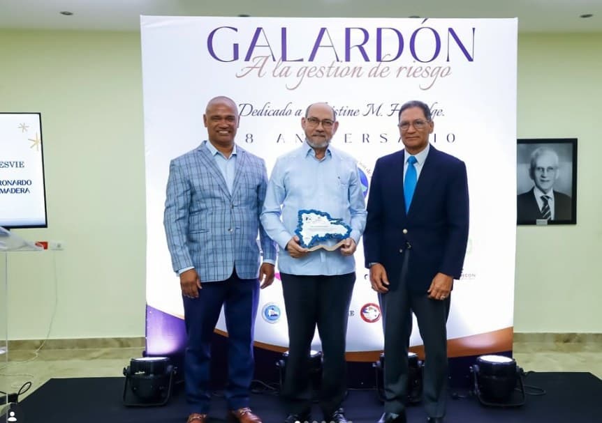 Galardón a la Gestión de Riesgo otorgado al Ing. Leonardo de Jesús Reyes Madera